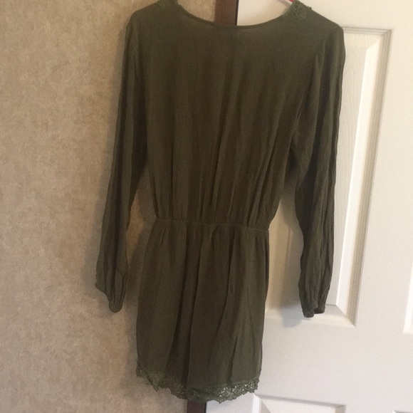 Romper - Picture 3 of 4